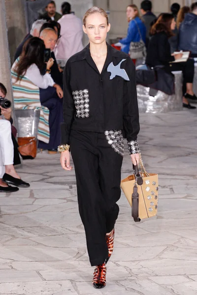Look 19